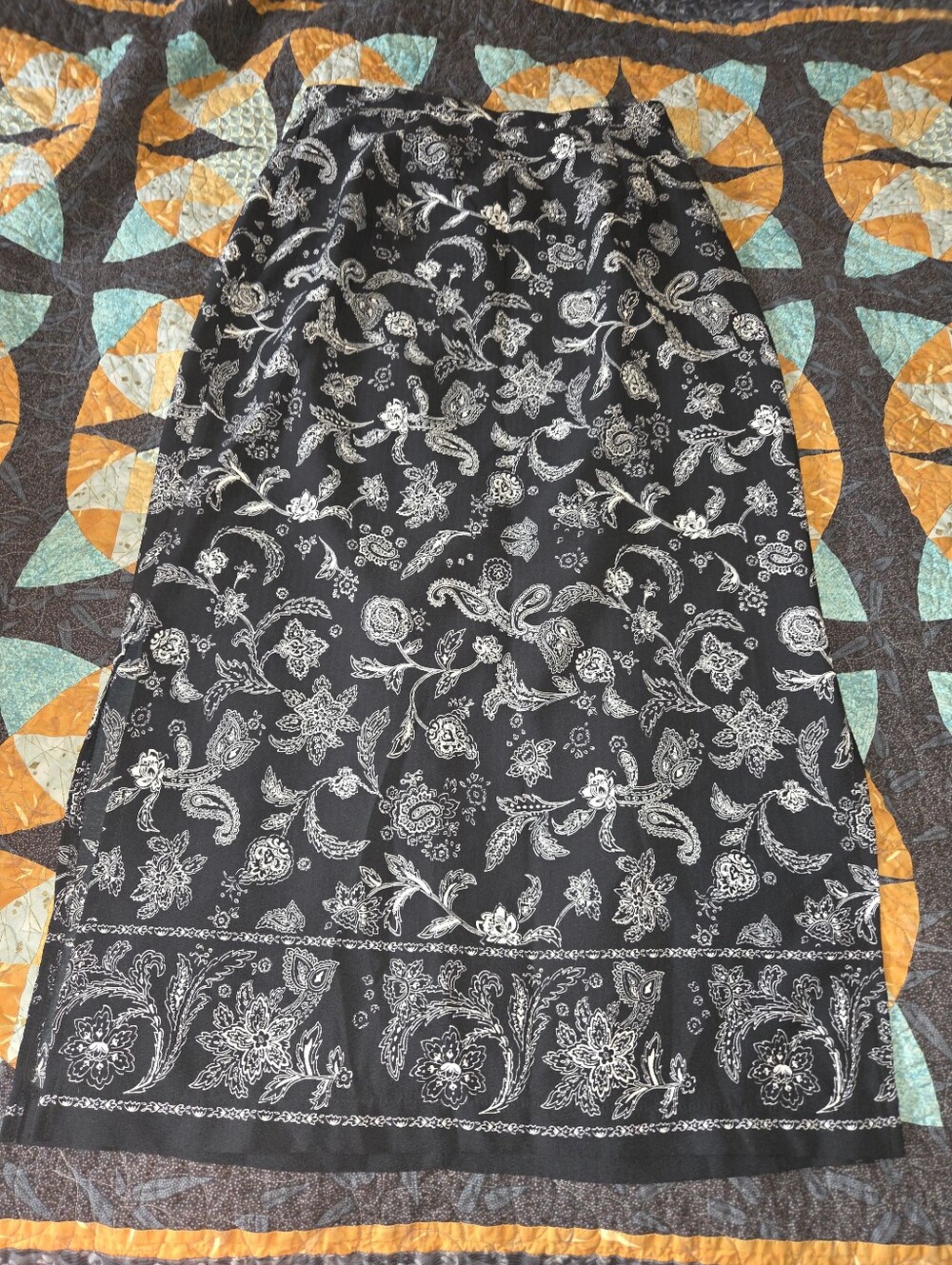 Women's Briggs Black Paisley Maxi Skirt Size Medium Petite